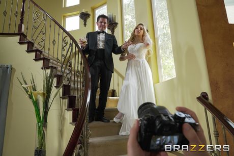 Den blonde amerikanske brud Abella Danger har sex med en fotograf på sin bryllupsdag