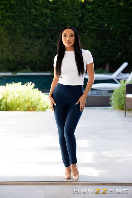 Latina mor Vicki Chase får sin varme røv slikket og hendes fisse dicked