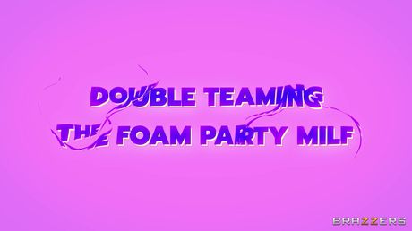 Busty american Cougar Syren De Mer gets double fucked by black men in a backyard