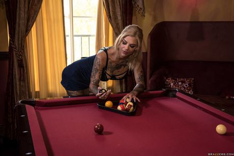 Curvy-Chested american blonde Bonnie Rotten has sex with a man in a billiard room