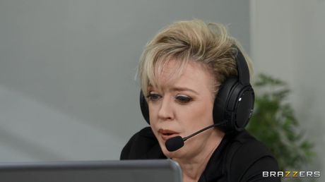 Light-Haired american Milf Dee Williams gets double fucked during a threesome