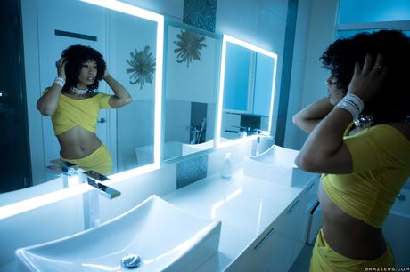 Dark-Skined american girl Misty Stone gets her pussy licked and dicked by a white dude