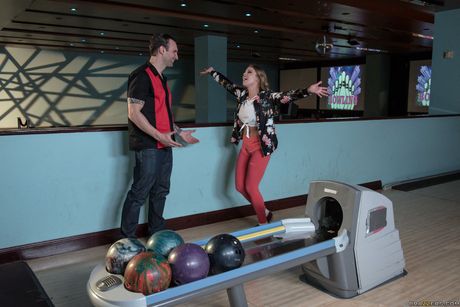 Britney Amber er en ballerina, der elsker at kneppe sin danselærer