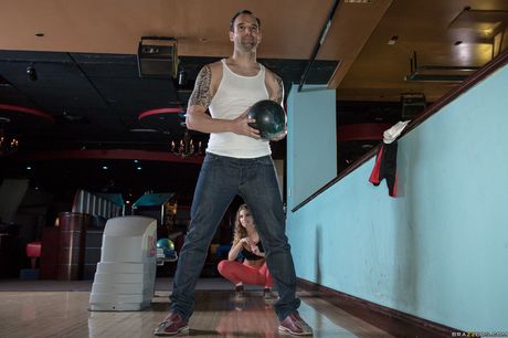 Britney Amber er en ballerina, der elsker at kneppe sin danselærer