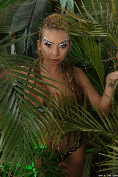 Ravishing american,irish blond Kat Dior gets ass fucked during anal sex in the wild