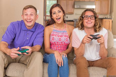 可愛的美國美女 Jade Jantzen 在派對上被雙重操