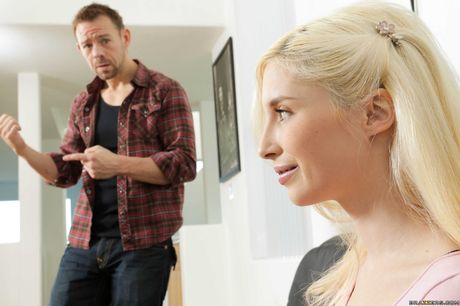 金髪のアメリカ人カバーガール、パイパー・ペリーが巨根でオマンコを掘られる