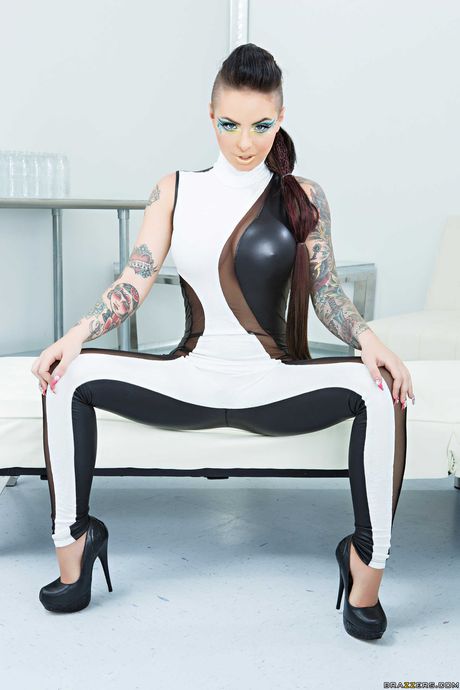 Tattooed-Up american dark-haired Christy Mack gets her big tits and pussy fucked in a solo