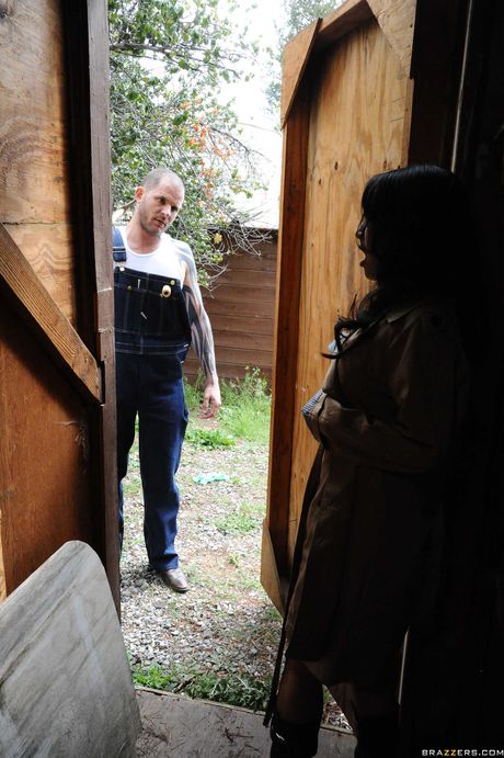 舔睪丸和騎雞巴是她最喜歡的性行為