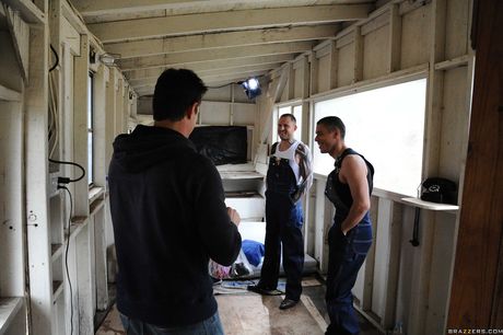 舔睪丸和騎雞巴是她最喜歡的性行為