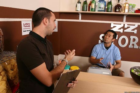 美麗的美國黑髮美女 Chayse Evans 被一個帥哥舔陰和乾