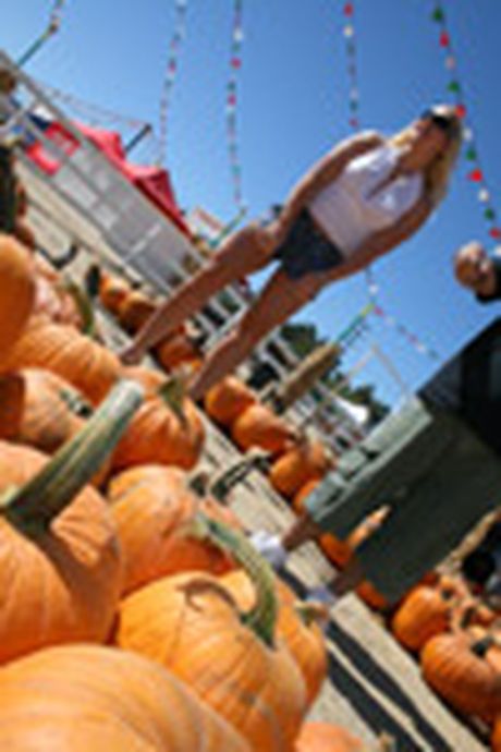 Blond amerikansk milf Heidi Mayne får sin fisse fyldt på en losseplads