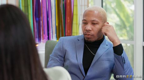 Angela White er en hot babe, der elsker interracial sex