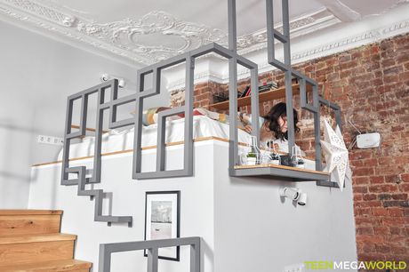 苗條的俄羅斯寶貝 Stacy Bright 被繼父塞滿陰部