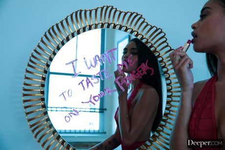 Erotisk skønhed Scarlit Scandal får sin fisse kneppet i en BDSM bondage