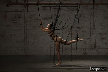 可愛的哥倫比亞黑髮美女 Andreina De Luxe 被舔陰和乾得漂亮