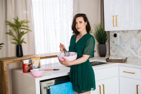 Brunette amerikanske kone Casey Calvert får sin varme røv slikket og hendes fisse dicked