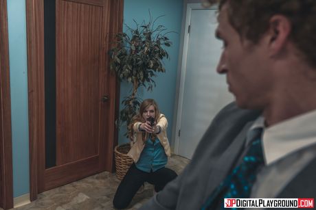 Excellent american blonde Dolly Leigh gets her twat stuffed by a horny guy in the dark