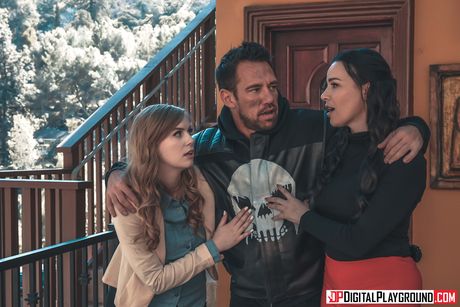 Excellent american blonde Dolly Leigh gets her twat stuffed by a horny guy in the dark