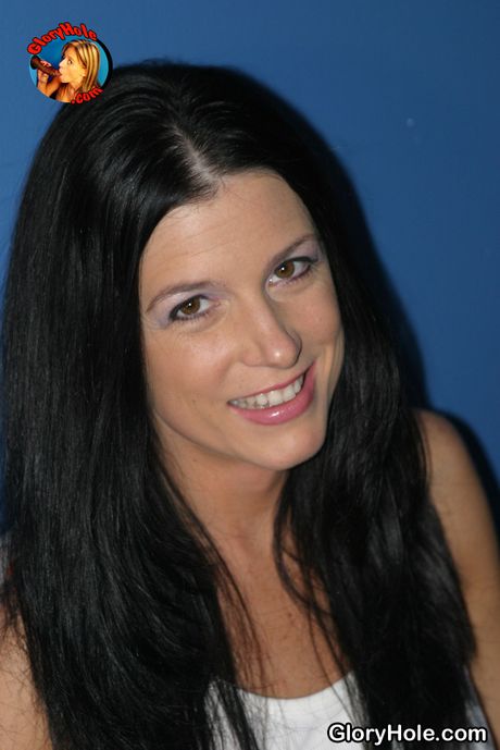 Petite cougar India Summer sucks a BBC through a gloryhole & gets a facial