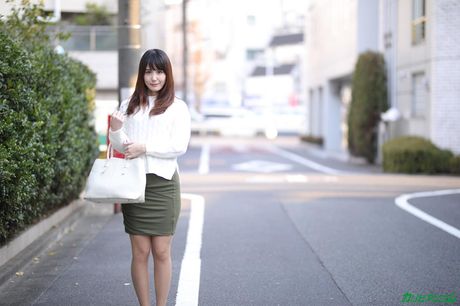 Asian girl Yuna Sasaki gets on top during sex with her man friend