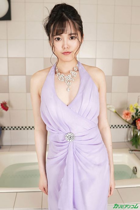 アジアのティーン藤崎唯はお風呂の後に彼女の猫に中出しされる