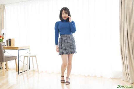 亞洲少女森田美優在手指操弄前露出了她的大胸部