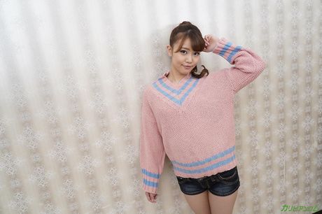 棕髮美女涼宮奈奈被挑逗和乾