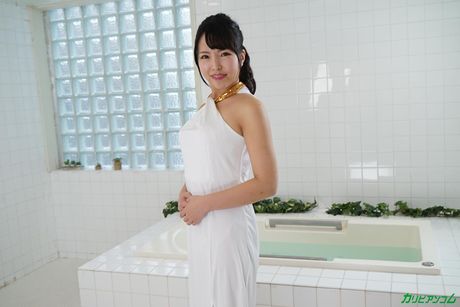 Asian girl Mai Sasaki gets her pussy dicked in the spa