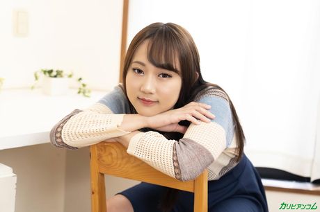 亞洲美女 Rinka Natsume 在舔完陰部後被內射