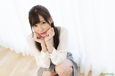 亞洲色情明星安室奈美的陰部被挑逗和操弄