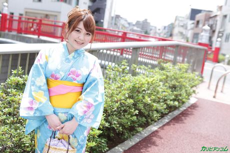 アジア人の女の子、本山真理は熱いセックスの後に中出しされる