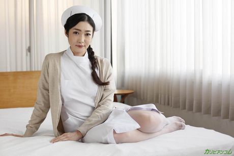 亞洲護士 Ryu Enami 被醫生舔陰和乾