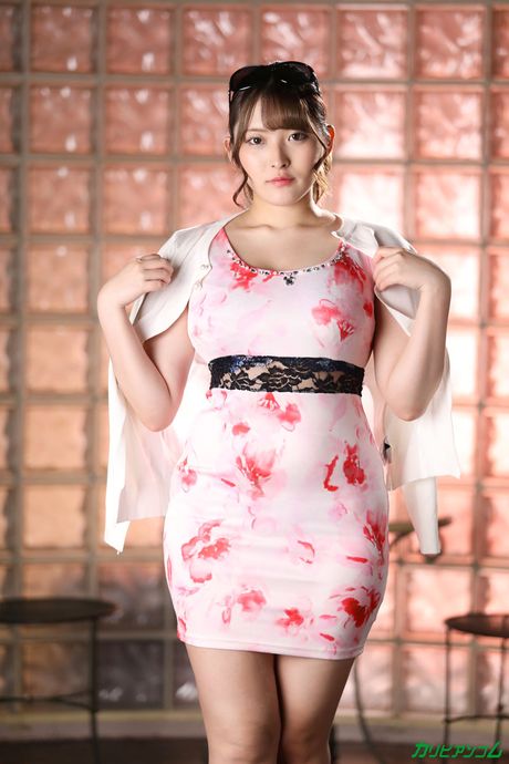 Asiatisk teenager Kanon Ibuki får sin twat fyldt af en liderlig fyr