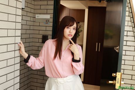 Asiatisk babe Mai Shirakawa bliver kneppet på en seng af sin stedbror