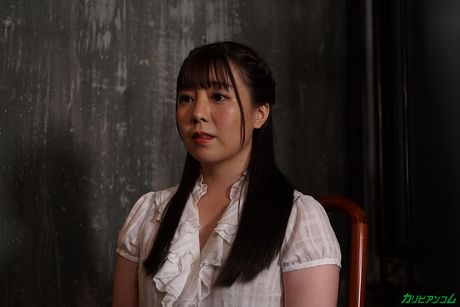 アジアの美女、上原ゆあが3Pで穴を弄ばれ犯される