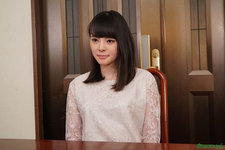 Asiatisk søde Mai Amao får sin fisse drillet og kneppet af sin stedbror