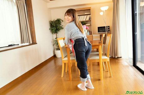 アジアの可愛い人、くるみ・ココロは、彼女の大きなおっぱいとオマンコを角質の男に犯される