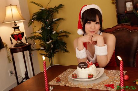 サンタの衣装を着たアジアの美女たちがクリスマスに4Pを楽しむ