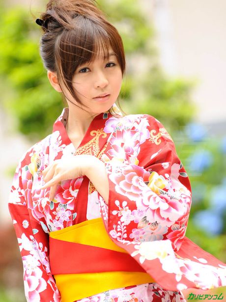 Asian girl Nozomi Hazuki gets her pussy dicked in a hot tub