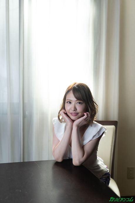 Asian cutie Nanako Asahina gets her pussy penetrated