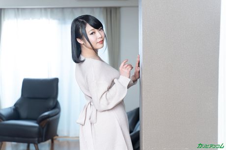 Asiatisk covergirl Yui Kawagoe får sin fisse slikket og kneppet af en liderlig fyr