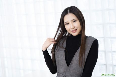 亞洲美女櫻井惠美被一個淫蕩的男人舔陰並操弄