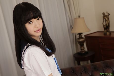 Asiatisk skolepige Yuna Himekawa får sin fisse spist ud og kneppet