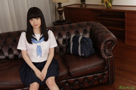 Asiatisk skolepige Yuna Himekawa får sin fisse spist ud og kneppet