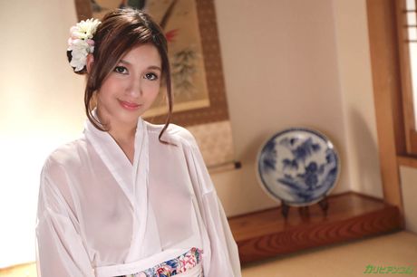 Sexet asiatisk massør Ami får sin twat kneppet af en klient