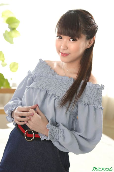 Brunøjede Haru Aizawa er en japansk teenager med et stort ønske om at kneppe