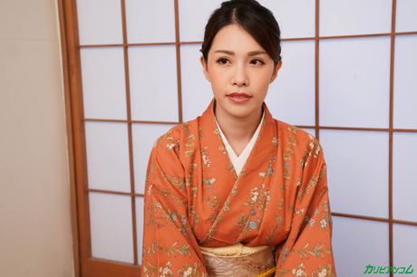 Asian masseuse Nana Kamiyama gets her pussy licked and dicked by a client