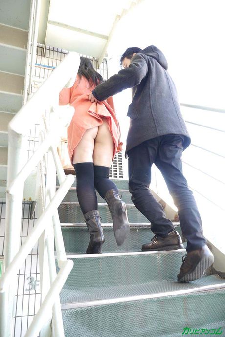 Asiatisk babe Miyu Shina får sin twat slikket og kneppet på taget