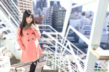 Asiatisk babe Miyu Shina får sin twat slikket og kneppet på taget